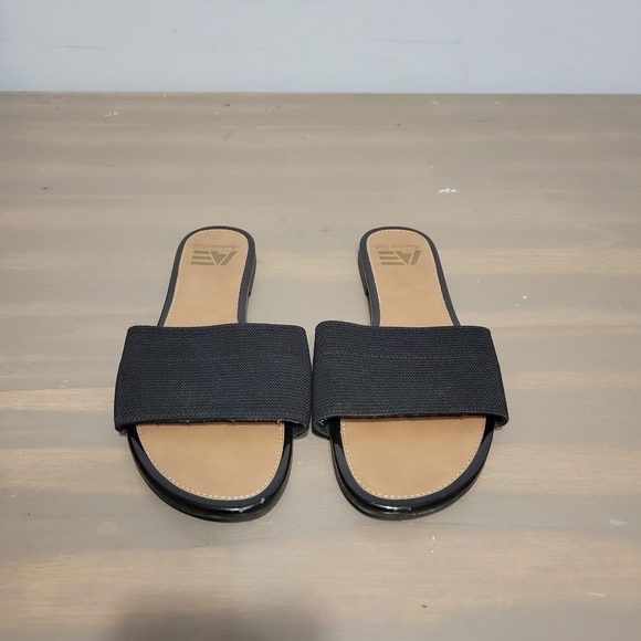 2 Pairs American Eagle Slip On Sandals Black Flat & Stripe Flat Size 10 - Picture 2 of 9